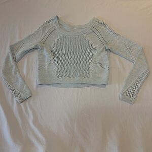 Lululemon Wide Scoop Neck Size 6 Light Blue & White Cropped Sweater